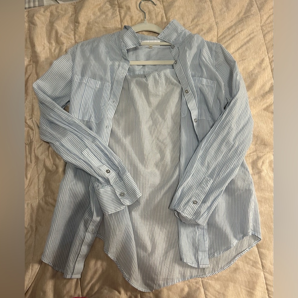 Calvin Klein Women’s Blue and White Button-Up Blouse in size Small